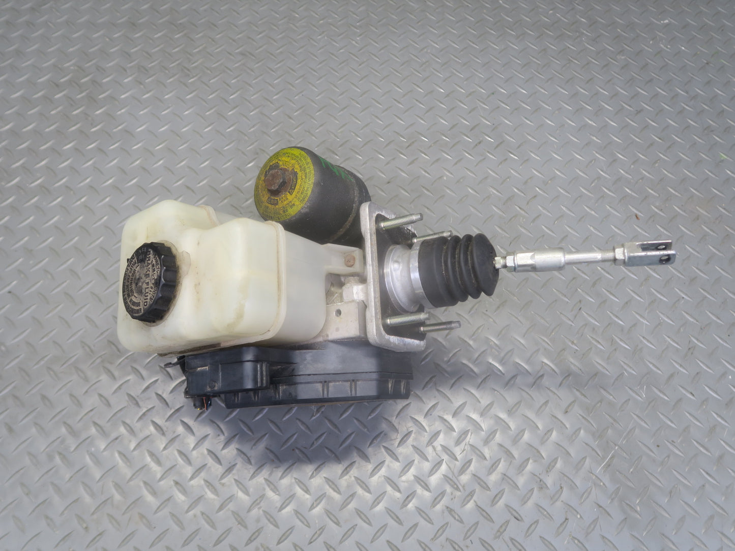 2005-2009 Lexus UZJ120L GX470 ABS Pump & Brake Master Cylinder Assembly