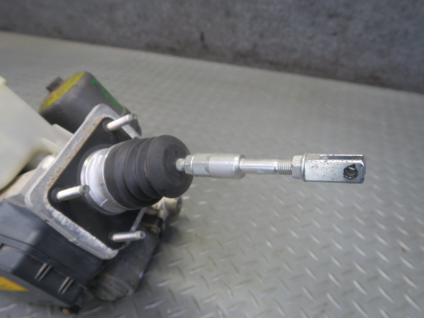 2005-2009 Lexus UZJ120L GX470 ABS Pump & Brake Master Cylinder Assembly