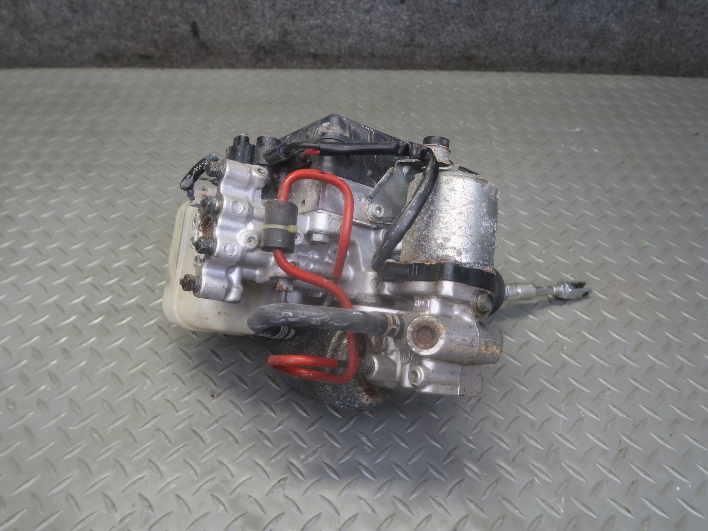 2005-2009 Lexus UZJ120L GX470 ABS Pump & Brake Master Cylinder Assembly
