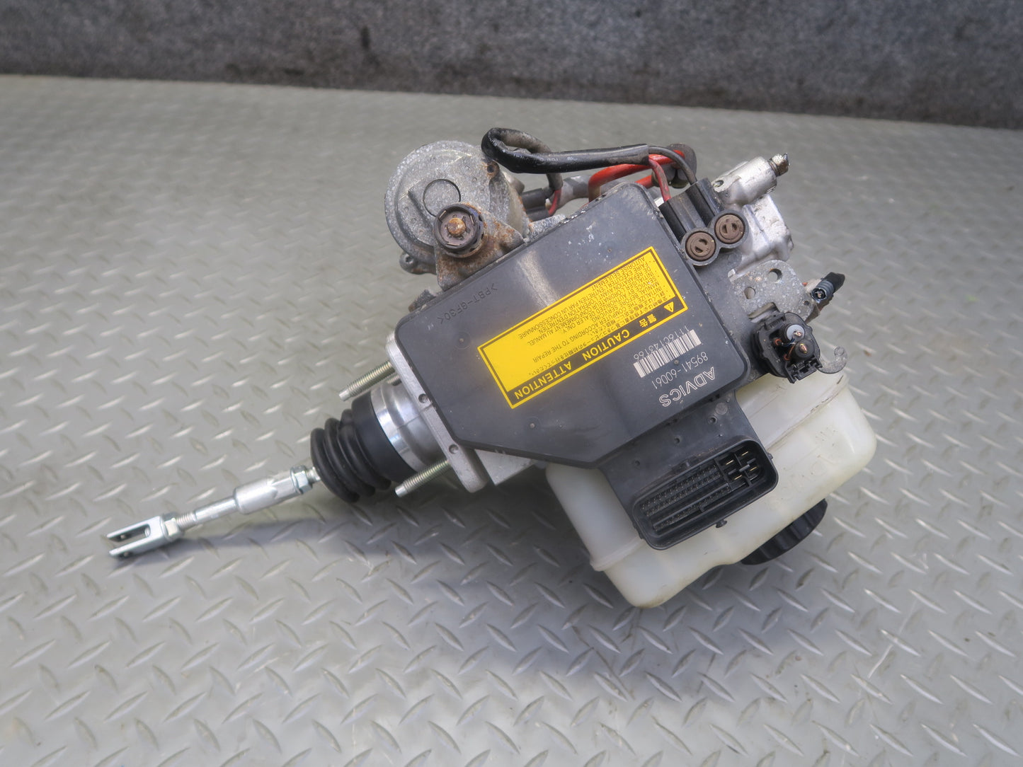 2005-2009 Lexus UZJ120L GX470 ABS Pump & Brake Master Cylinder Assembly