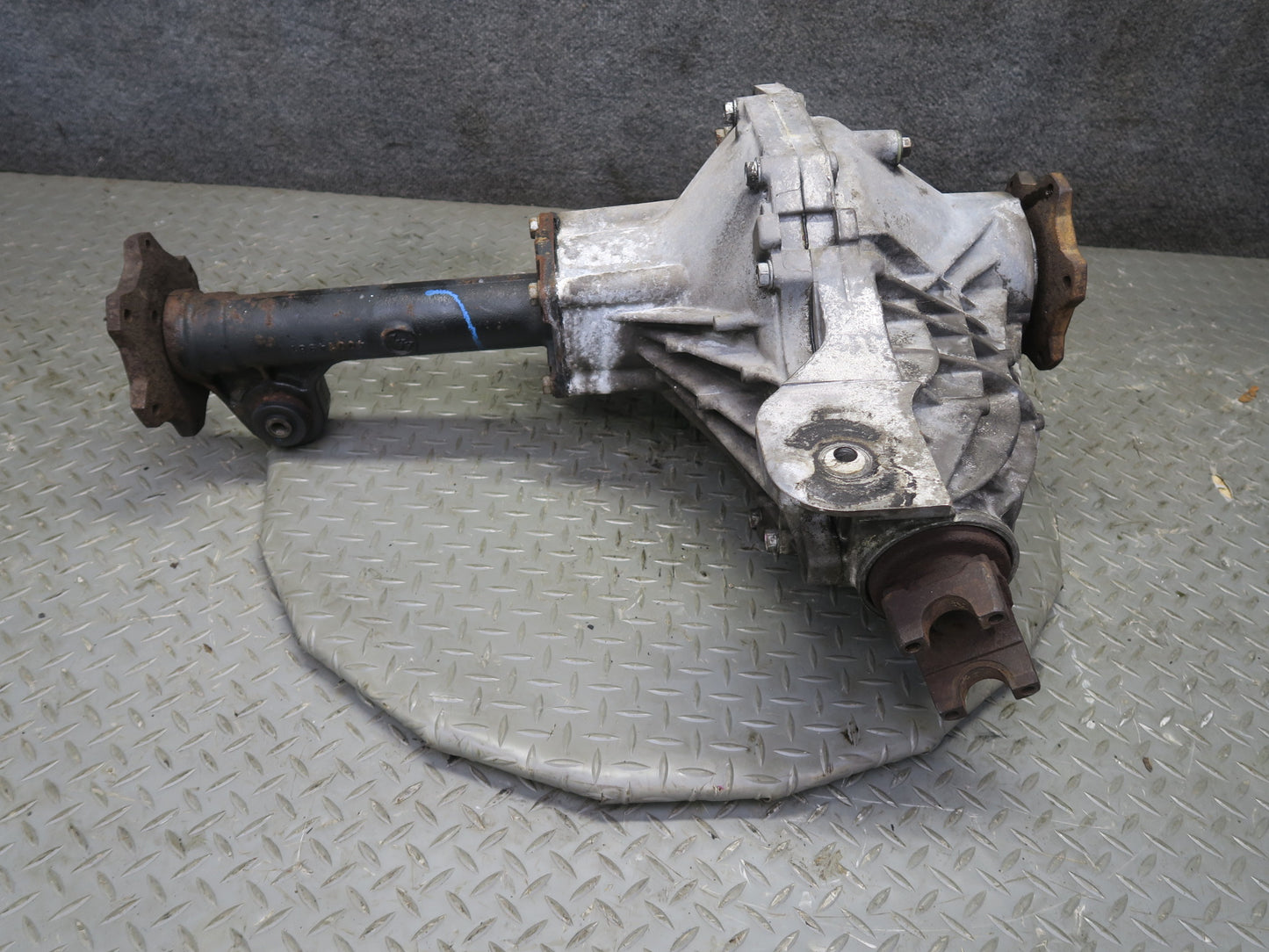 2003-2007 Hummer H2 4WD 4x4 Front Differential Carrier 4.10 Ratio