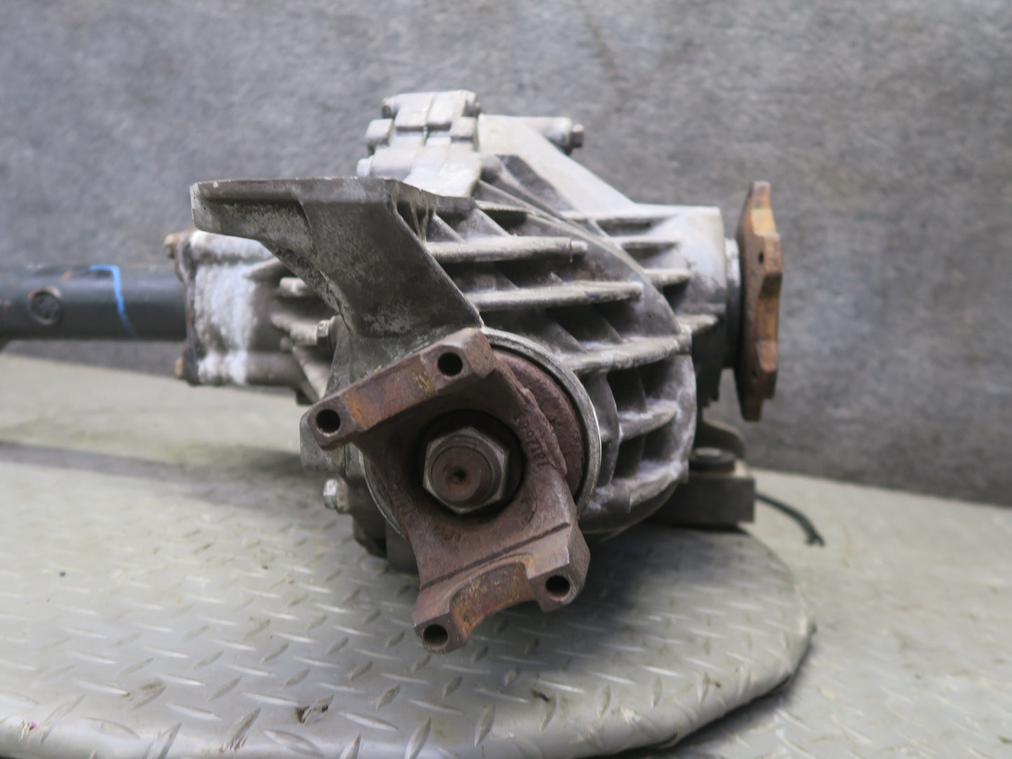 2003-2007 Hummer H2 4WD 4x4 Front Differential Carrier 4.10 Ratio