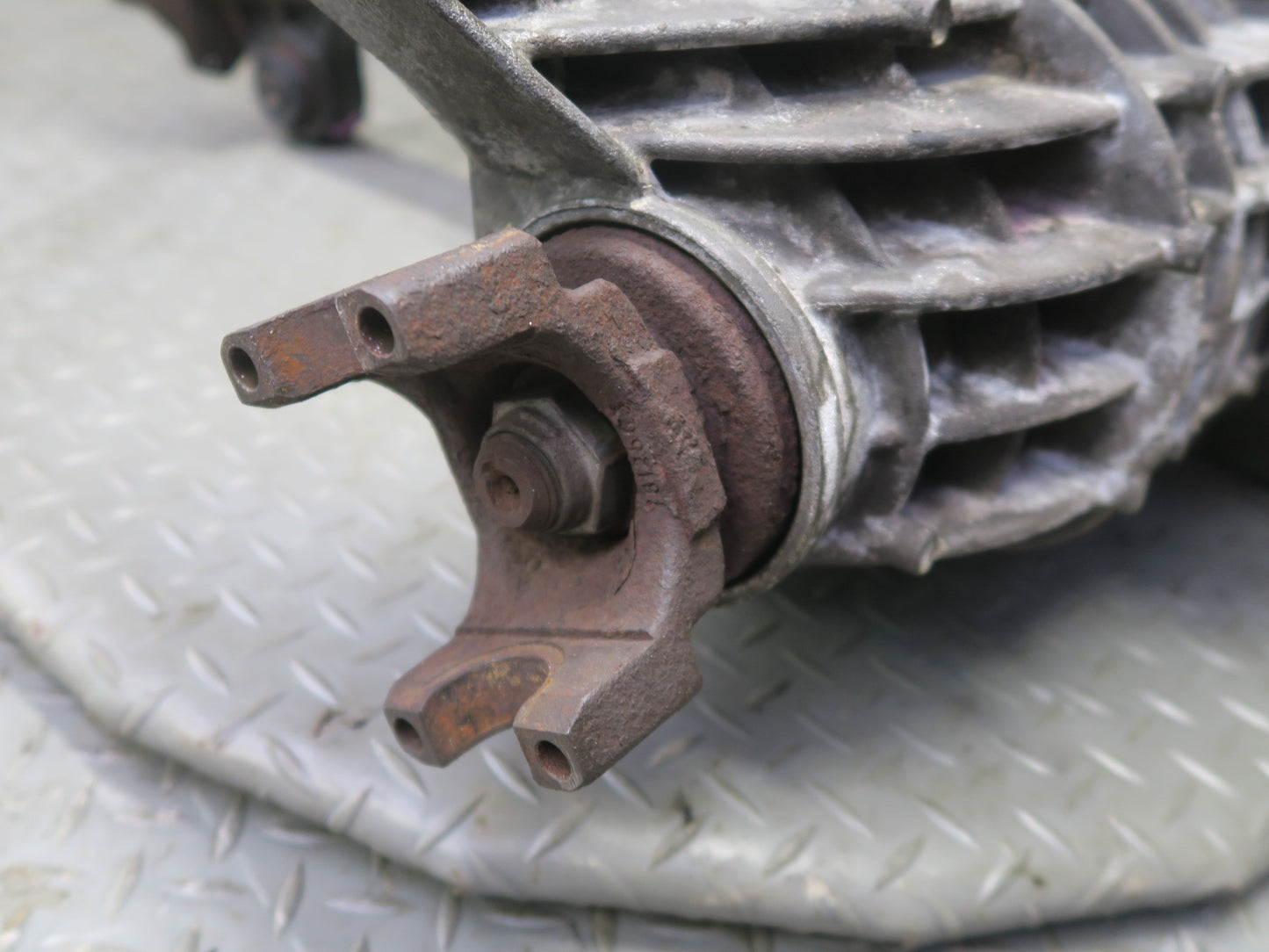 2003-2007 Hummer H2 4WD 4x4 Front Differential Carrier 4.10 Ratio