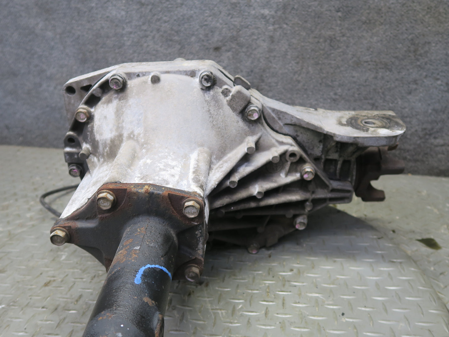2003-2007 Hummer H2 4WD 4x4 Front Differential Carrier 4.10 Ratio