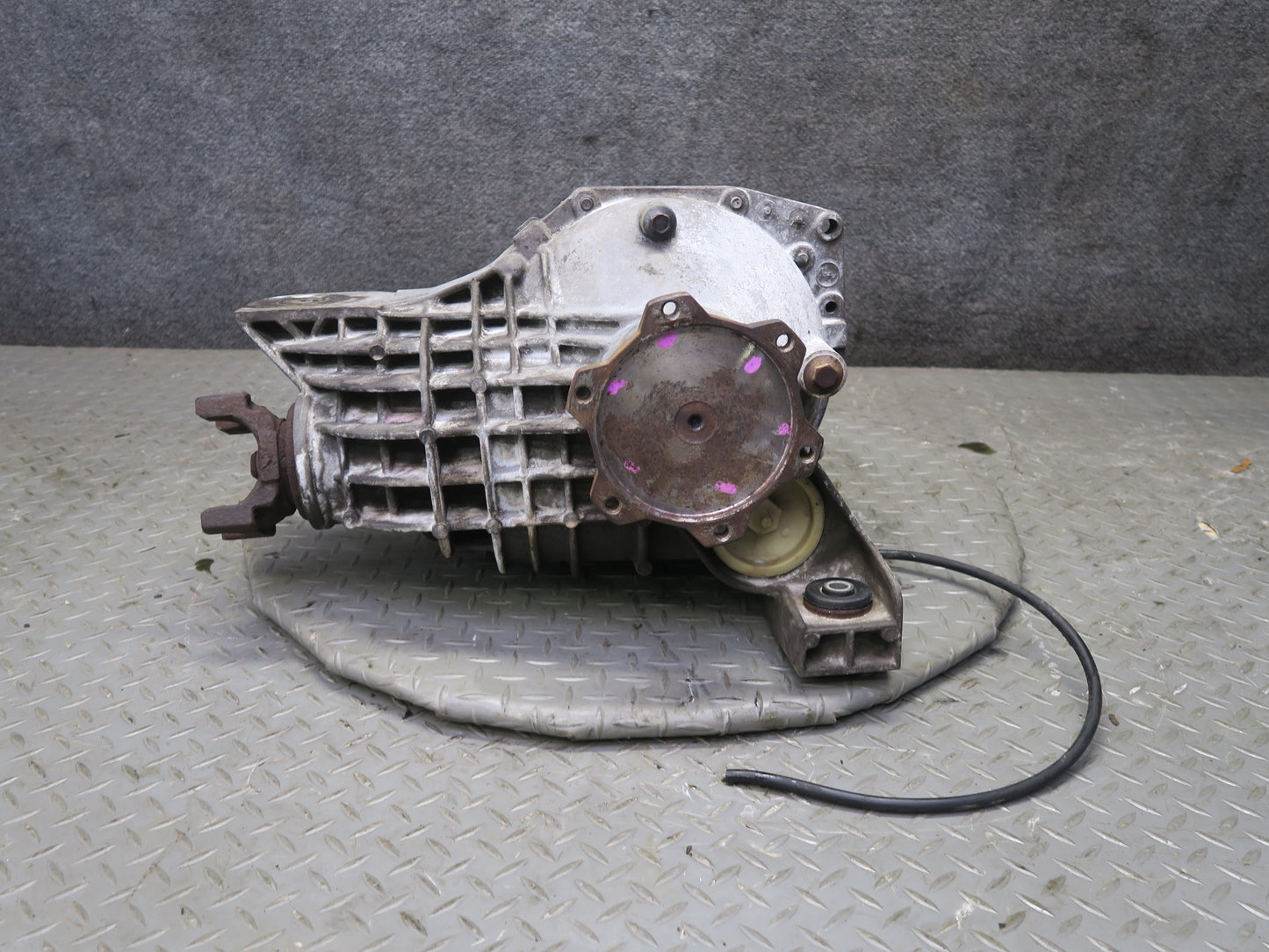2003-2007 Hummer H2 4WD 4x4 Front Differential Carrier 4.10 Ratio
