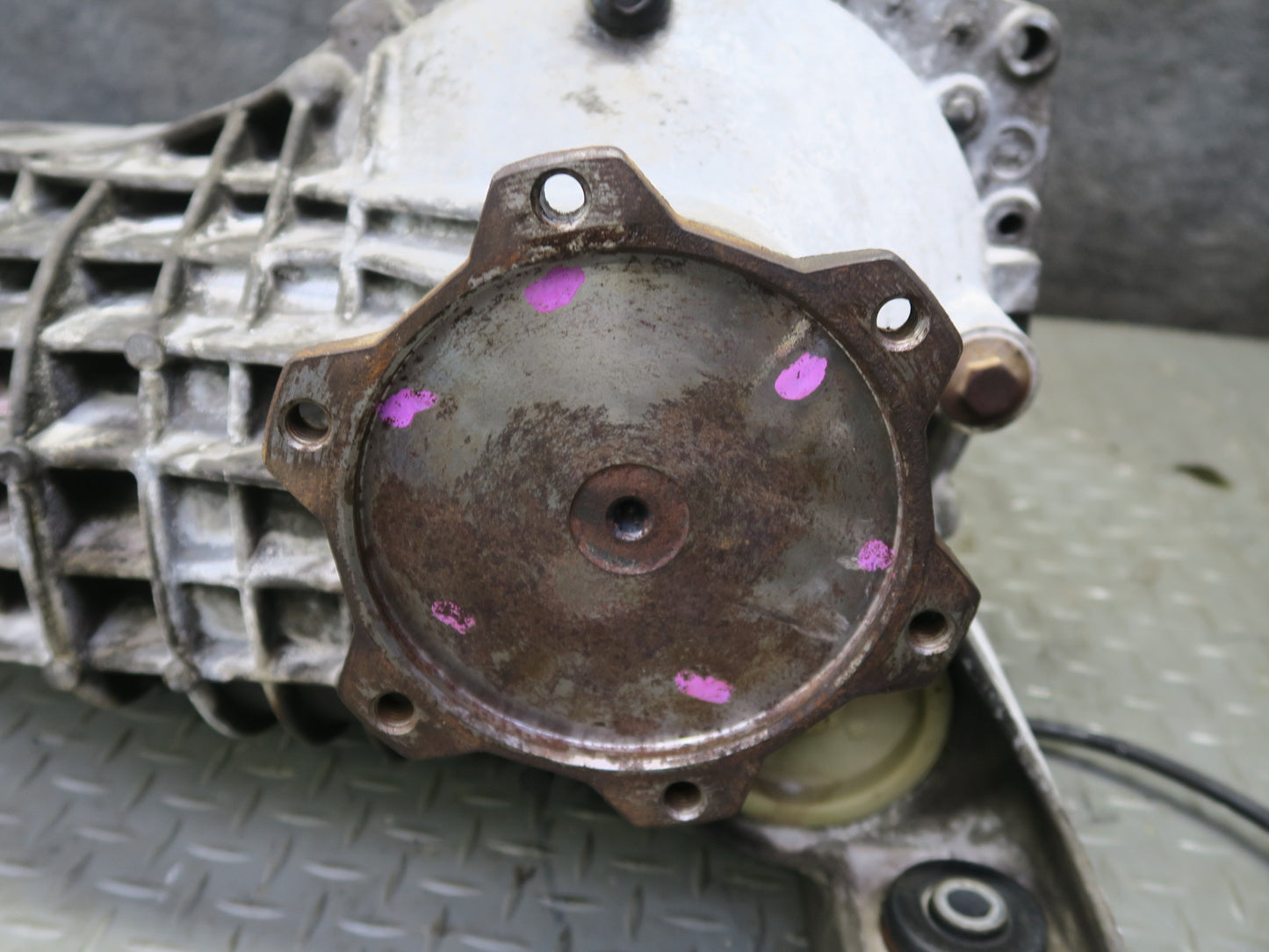 2003-2007 Hummer H2 4WD 4x4 Front Differential Carrier 4.10 Ratio