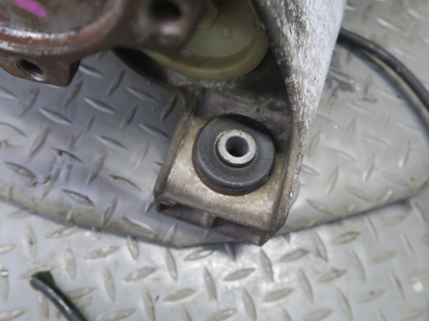 2003-2007 Hummer H2 4WD 4x4 Front Differential Carrier 4.10 Ratio