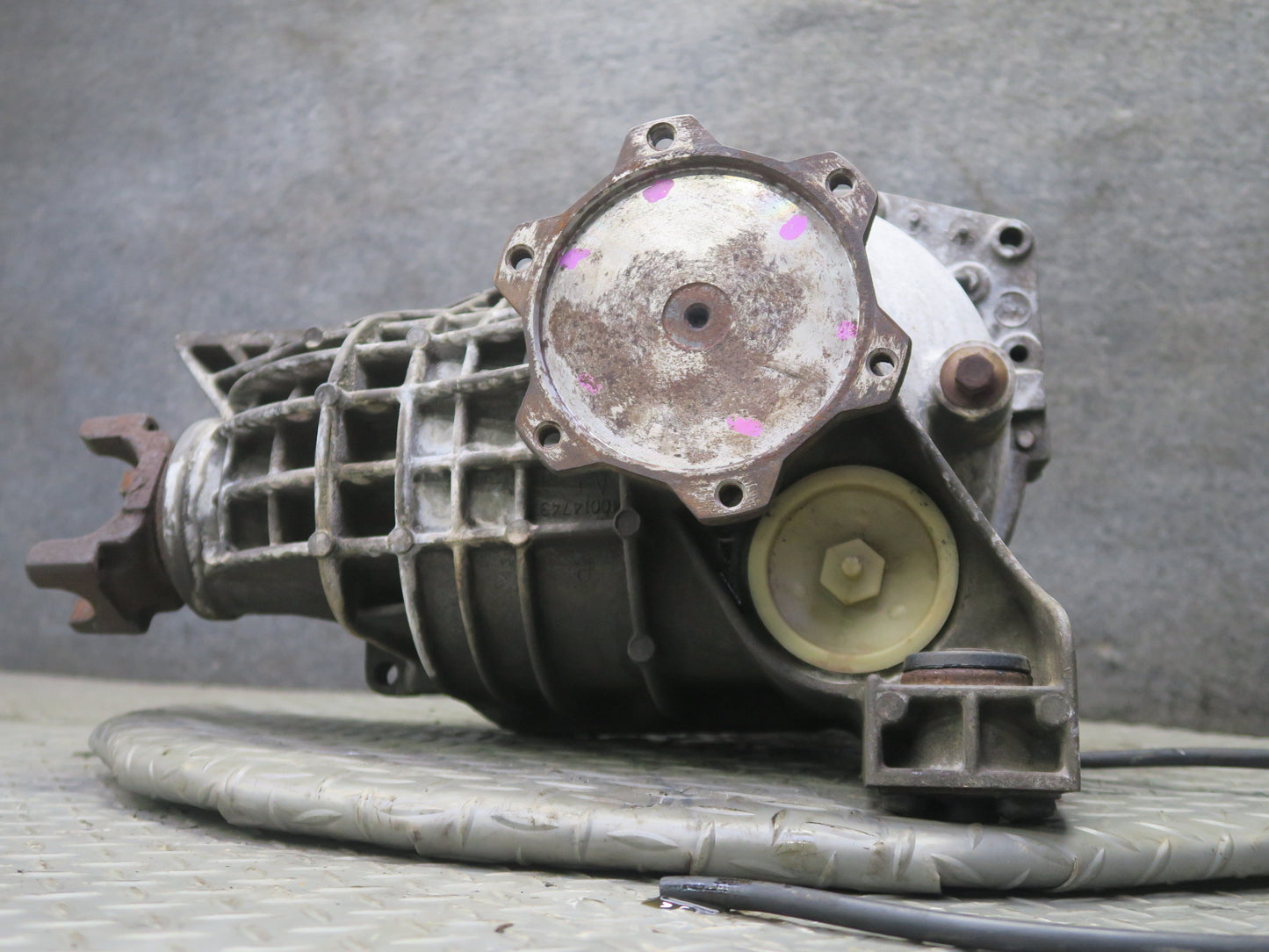 2003-2007 Hummer H2 4WD 4x4 Front Differential Carrier 4.10 Ratio