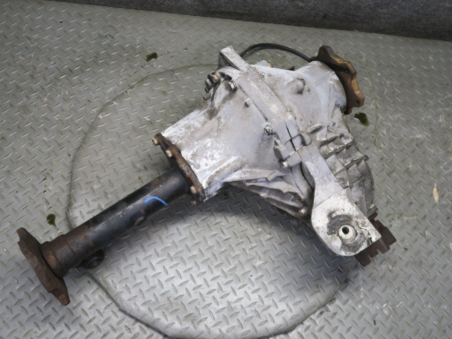 2003-2007 Hummer H2 4WD 4x4 Front Differential Carrier 4.10 Ratio