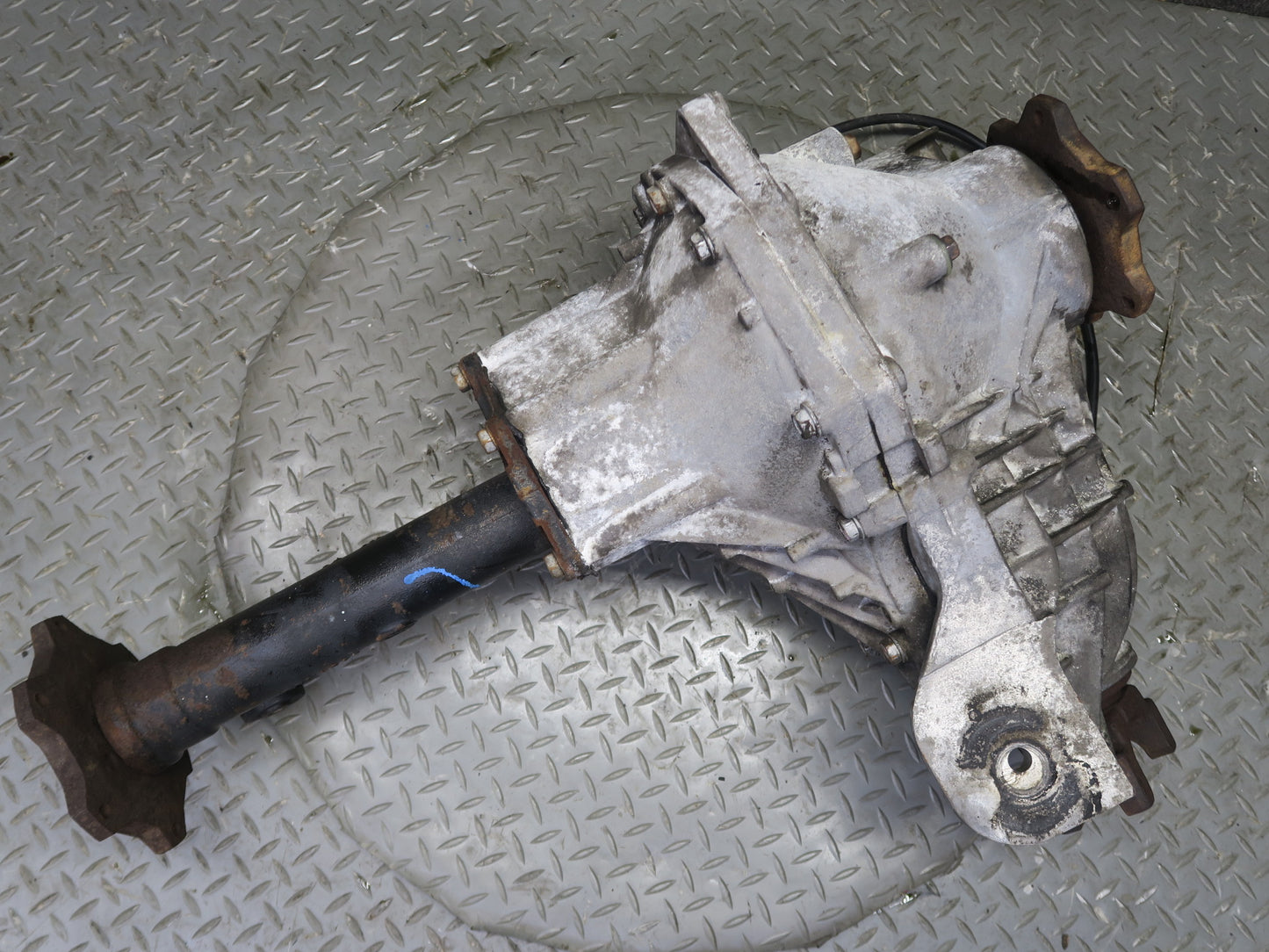 2003-2007 Hummer H2 4WD 4x4 Front Differential Carrier 4.10 Ratio