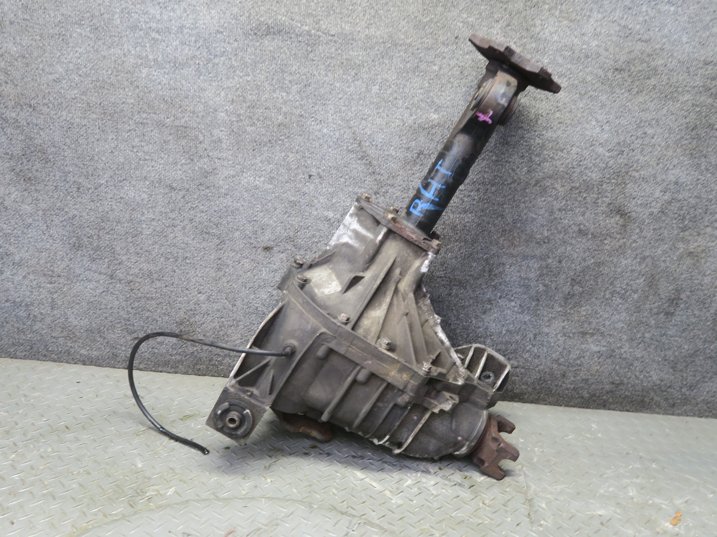 2003-2007 Hummer H2 4WD 4x4 Front Differential Carrier 4.10 Ratio