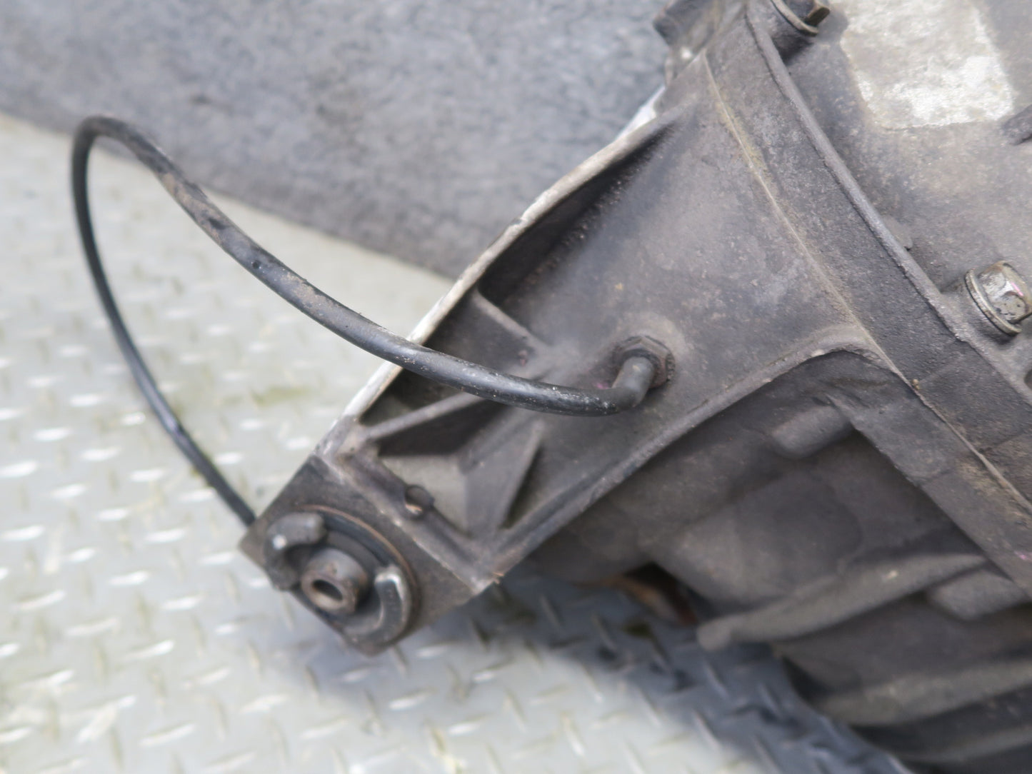 2003-2007 Hummer H2 4WD 4x4 Front Differential Carrier 4.10 Ratio