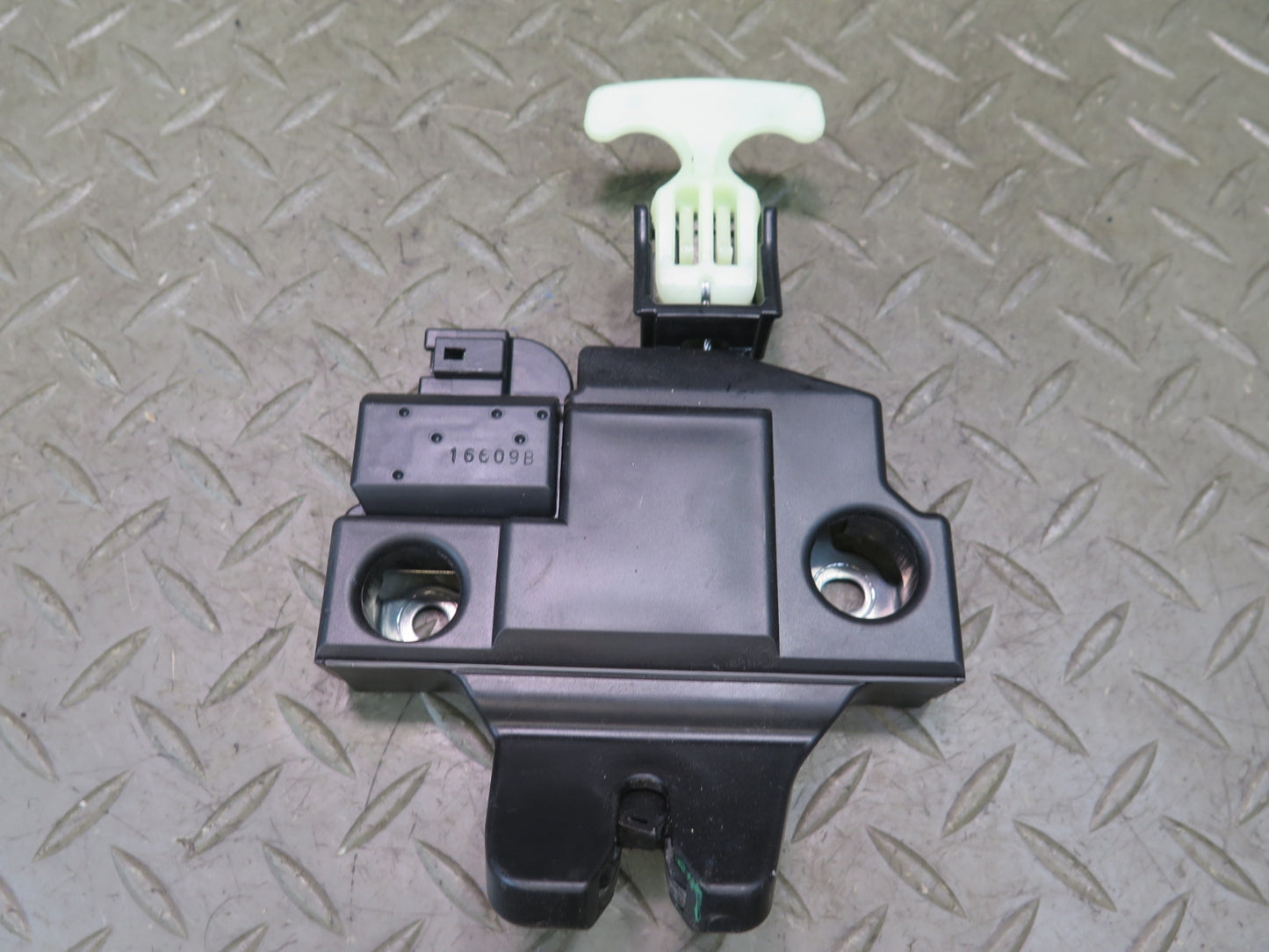 15-25 Lexus GSC16L RC300 Rear Trunk Lid Lock Latch Actuator OEM