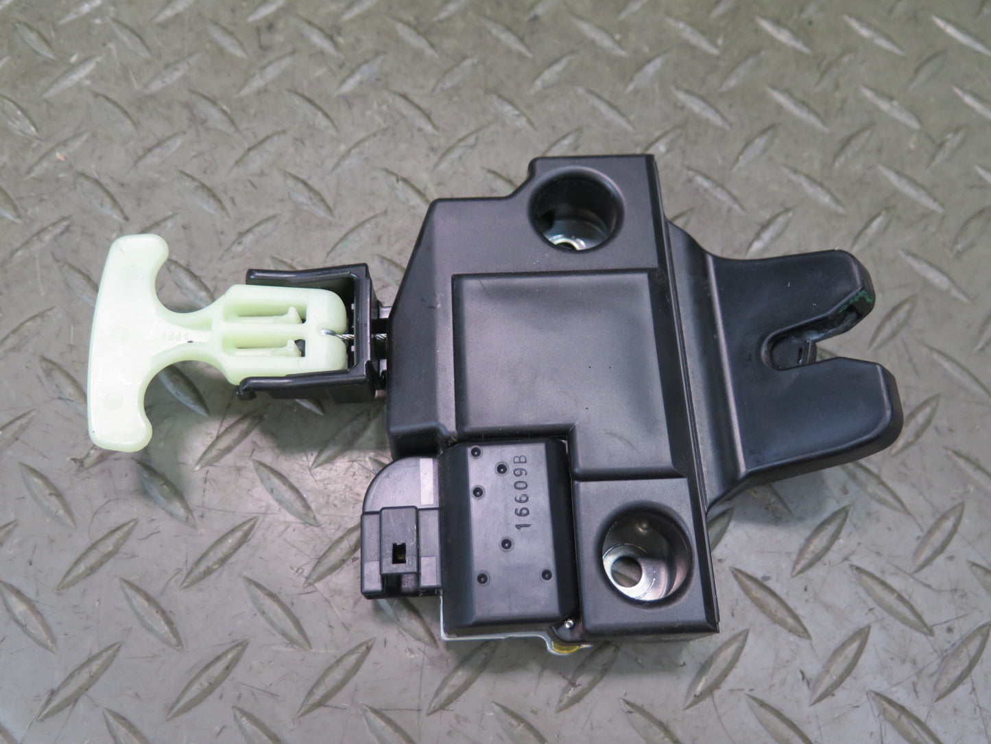 15-25 Lexus GSC16L RC300 Rear Trunk Lid Lock Latch Actuator OEM
