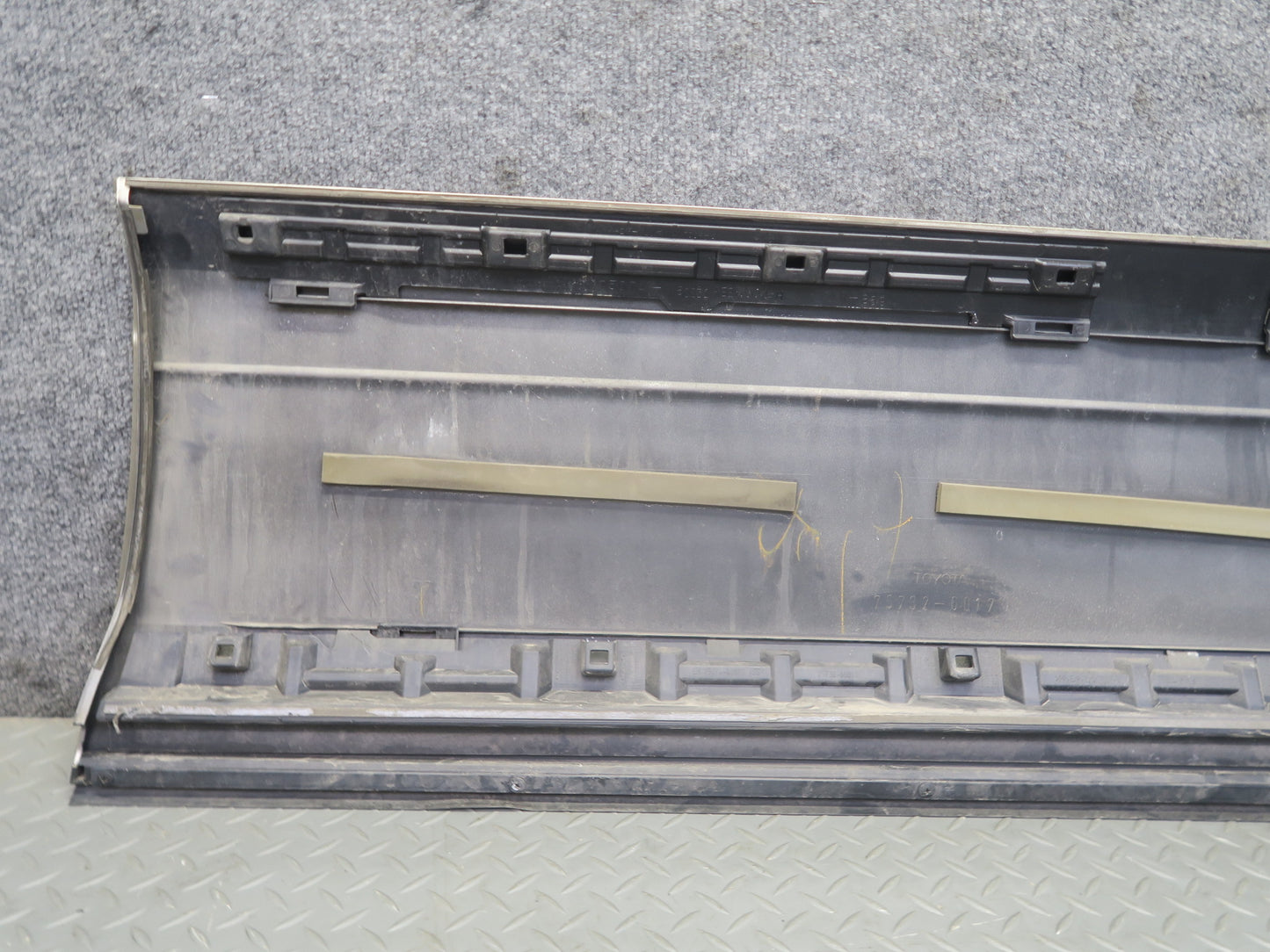 2003-2009 Lexus UZJ120L GX470 Front Left Door Trim Molding Cover 75732-60170