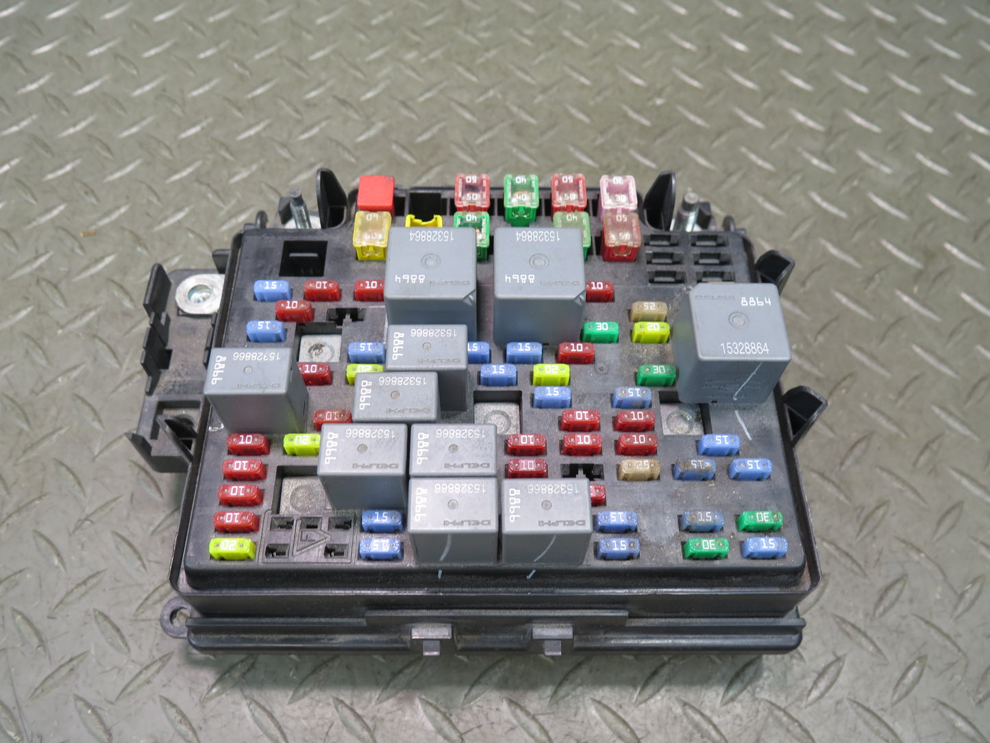 2004-2006 Hummer H2 Engine Fuse Relay Junction Box Block 15266961