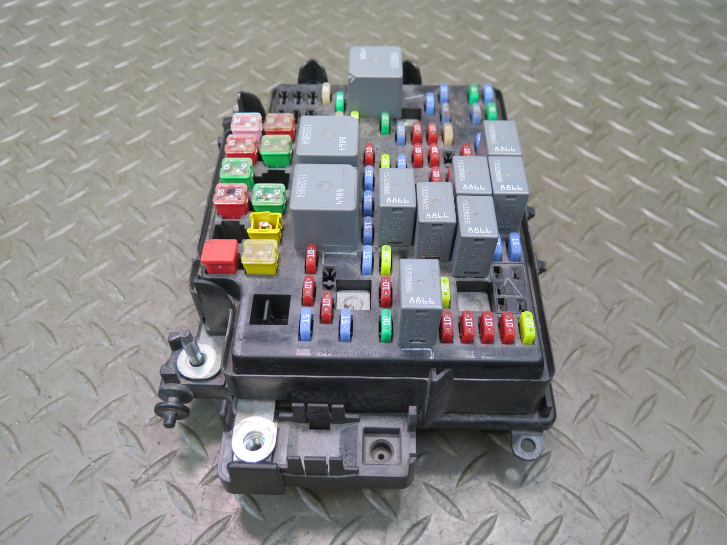 2004-2006 Hummer H2 Engine Fuse Relay Junction Box Block 15266961
