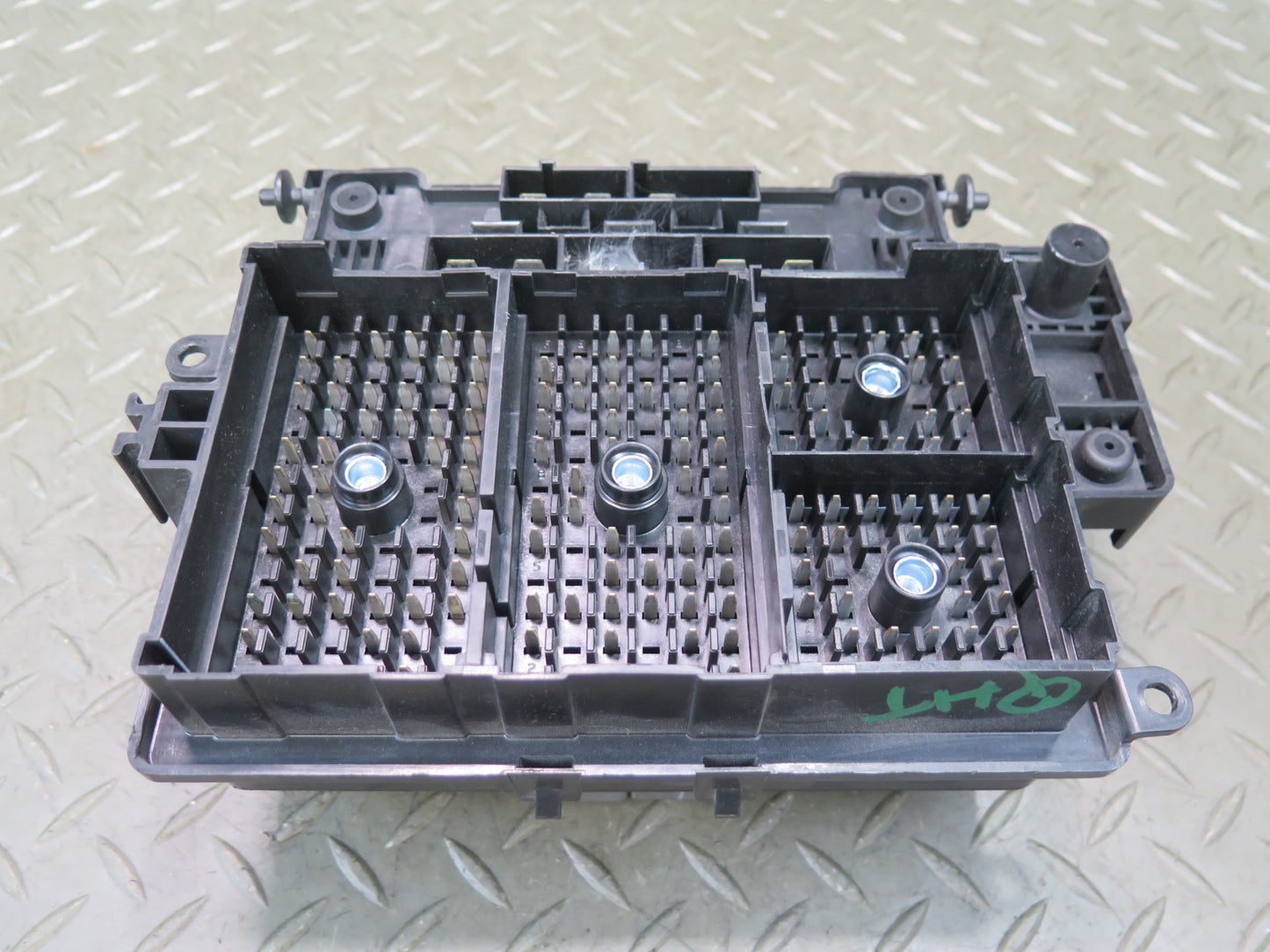 2004-2006 Hummer H2 Engine Fuse Relay Junction Box Block 15266961