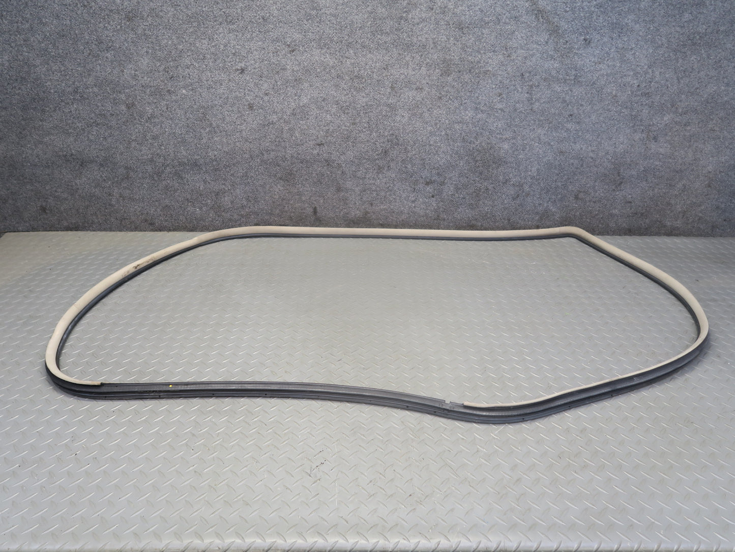 2003-2009 Lexus UZJ120L GX470 Front Right Door Weatherstrip Rubber Seal Gasket