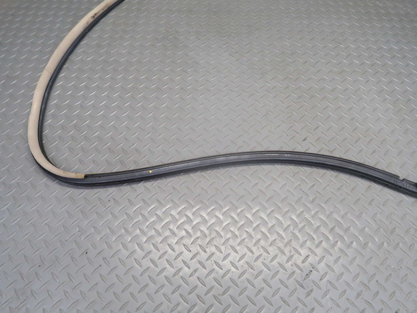 2003-2009 Lexus UZJ120L GX470 Front Right Door Weatherstrip Rubber Seal Gasket
