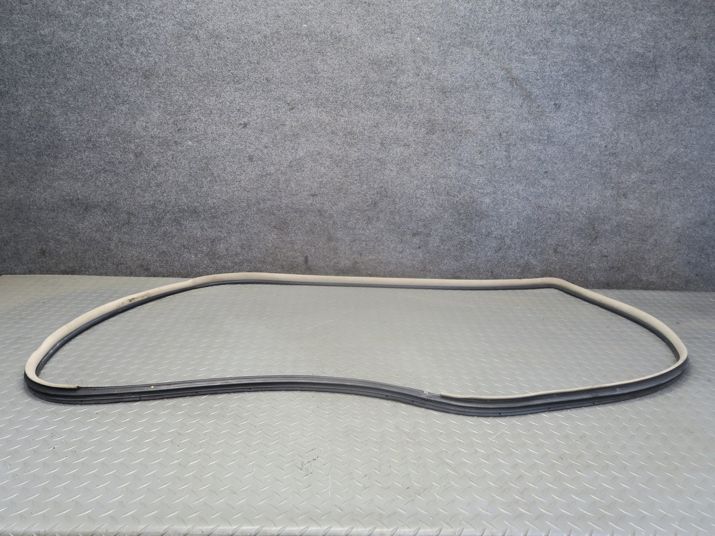2003-2009 Lexus UZJ120L GX470 Front Right Door Weatherstrip Rubber Seal Gasket
