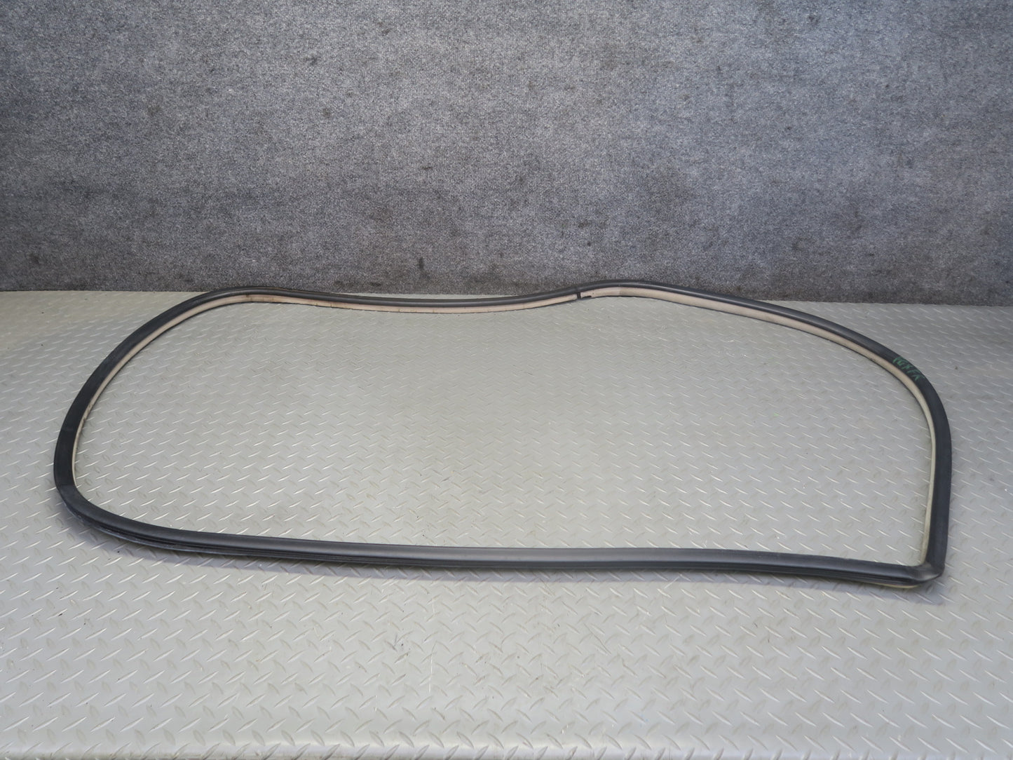 2003-2009 Lexus UZJ120L GX470 Front Right Door Weatherstrip Rubber Seal Gasket
