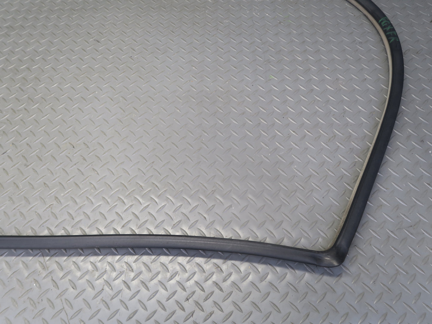 2003-2009 Lexus UZJ120L GX470 Front Right Door Weatherstrip Rubber Seal Gasket