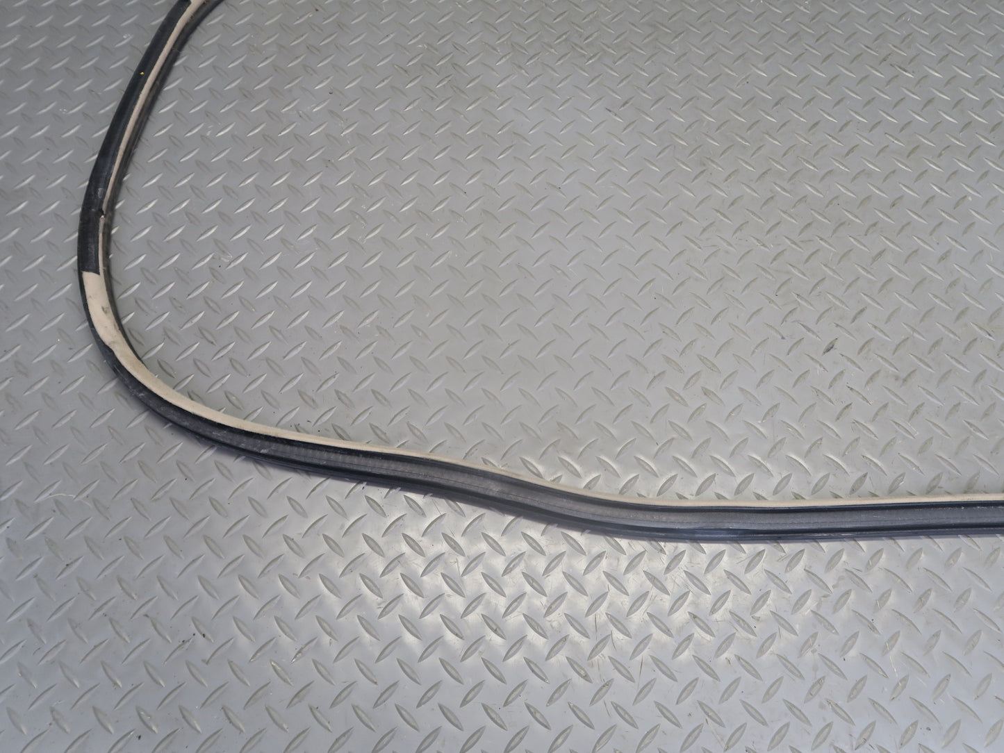 2003-2009 Lexus UZJ120L GX470 Rear Right Door Weatherstrip Rubber Seal Gasket
