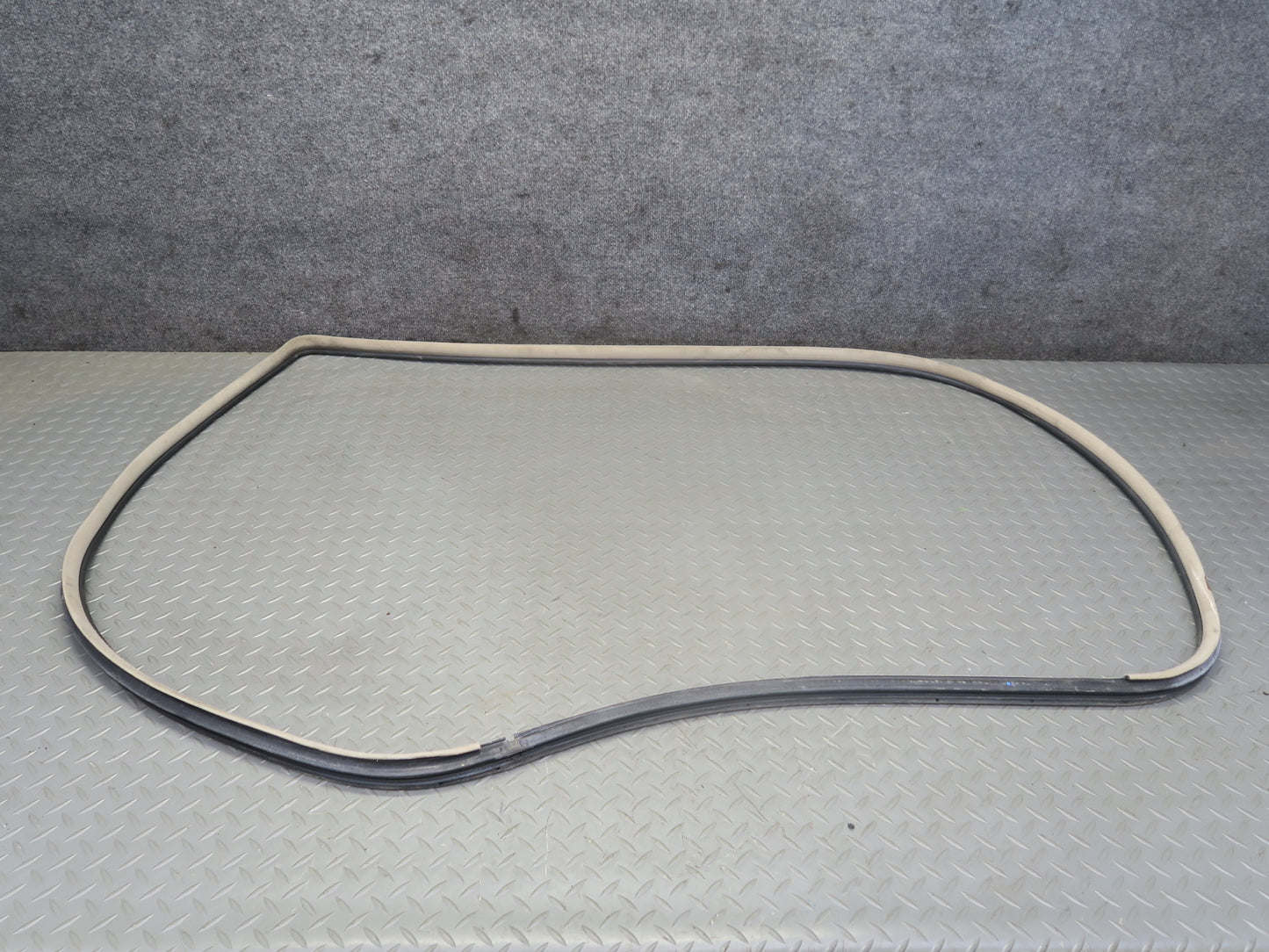 2003-2009 Lexus UZJ120L GX470 Front Left Door Weatherstrip Rubber Seal Gasket