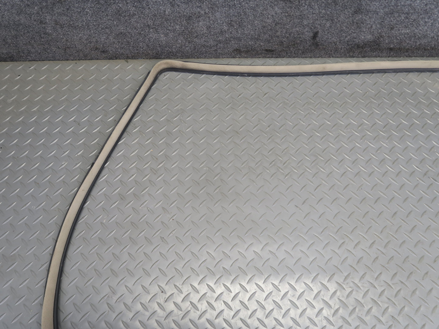 2003-2009 Lexus UZJ120L GX470 Front Left Door Weatherstrip Rubber Seal Gasket