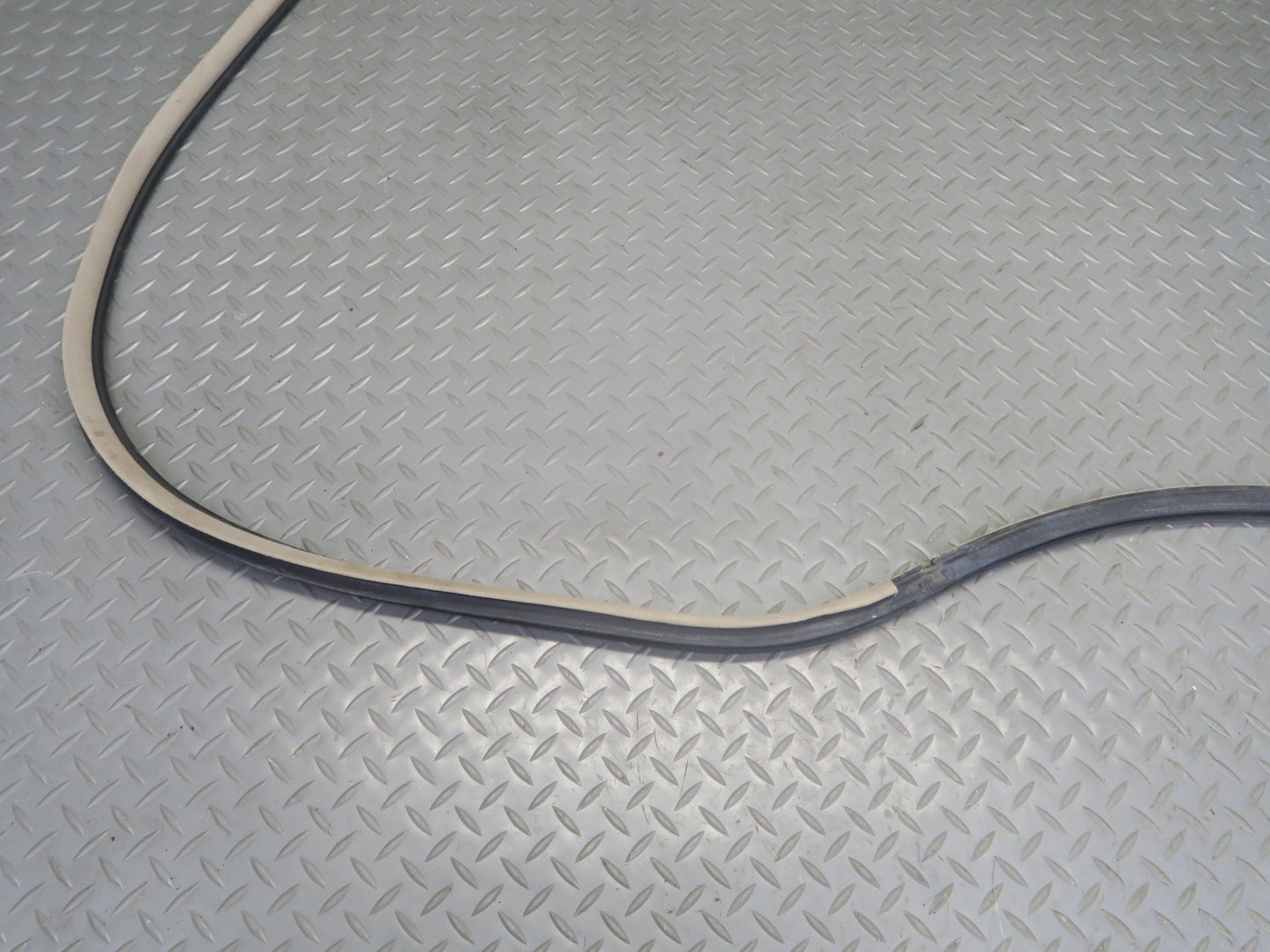 2003-2009 Lexus UZJ120L GX470 Front Left Door Weatherstrip Rubber Seal Gasket