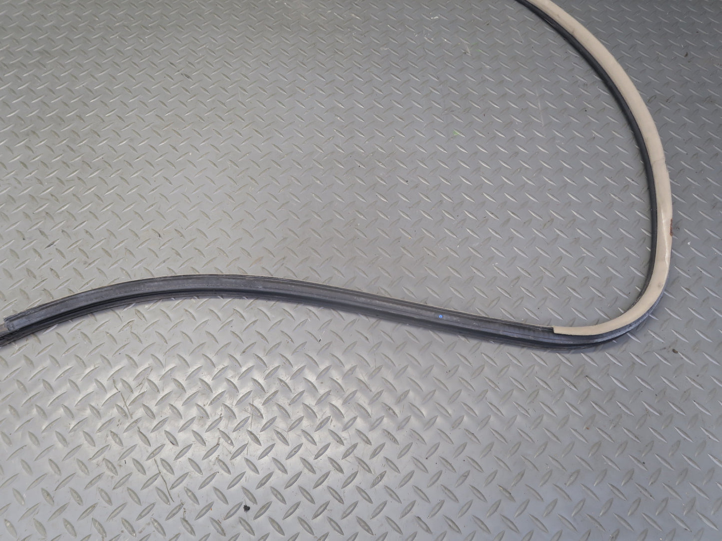 2003-2009 Lexus UZJ120L GX470 Front Left Door Weatherstrip Rubber Seal Gasket