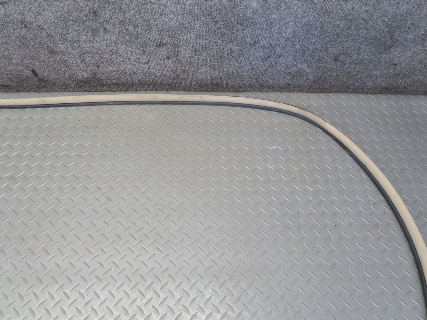 2003-2009 Lexus UZJ120L GX470 Front Left Door Weatherstrip Rubber Seal Gasket
