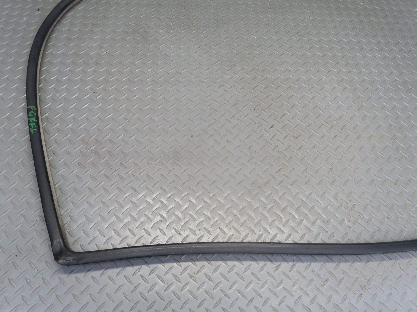 2003-2009 Lexus UZJ120L GX470 Front Left Door Weatherstrip Rubber Seal Gasket