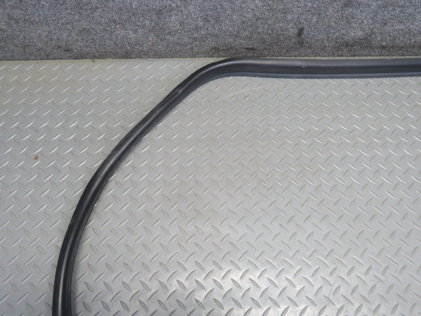 2003-2009 Hummer H2 Rear Right Pass Side Door Weatherstrip Rubber Seal Gasket