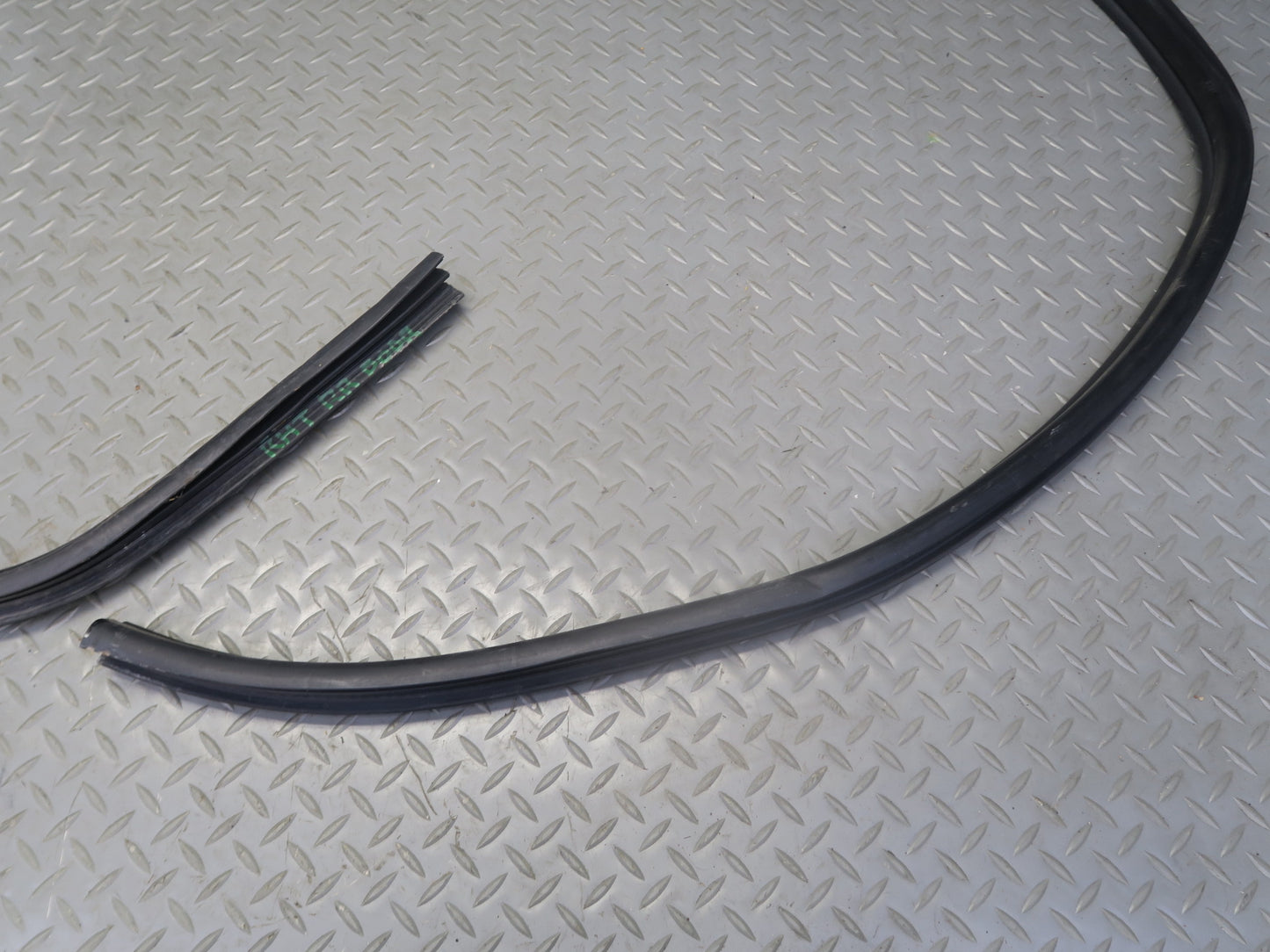 2003-2009 Hummer H2 Rear Right Pass Side Door Weatherstrip Rubber Seal Gasket