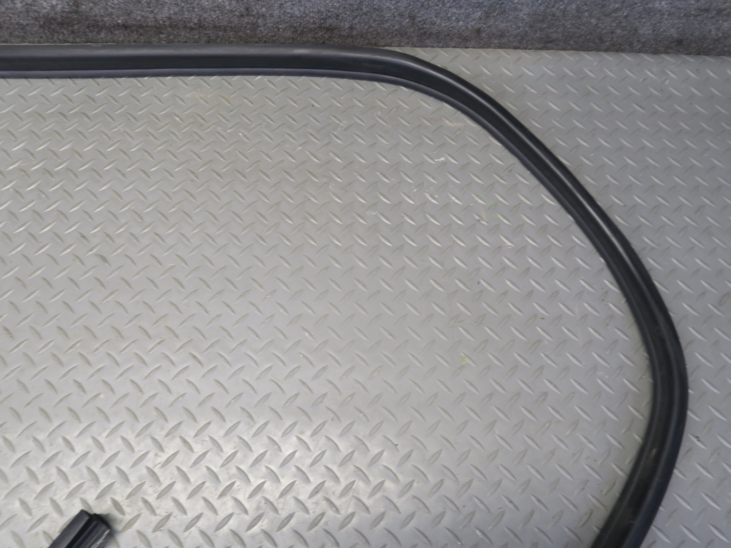 2003-2009 Hummer H2 Rear Right Pass Side Door Weatherstrip Rubber Seal Gasket