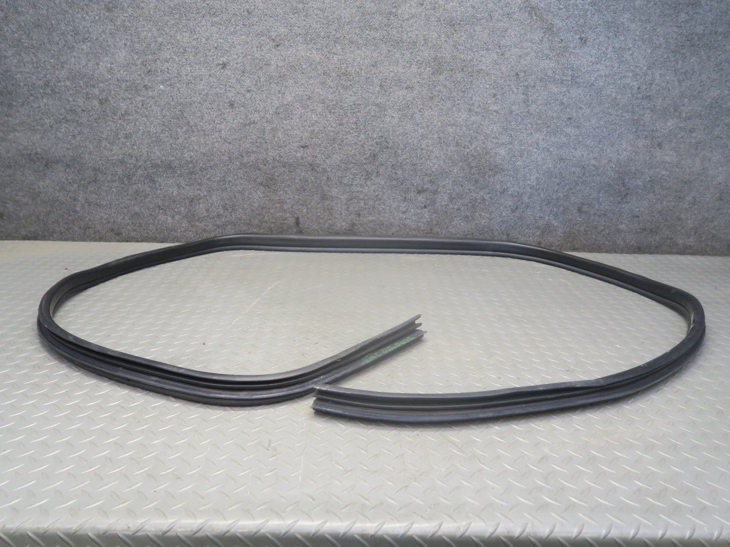 2003-2009 Hummer H2 Rear Right Pass Side Door Weatherstrip Rubber Seal Gasket