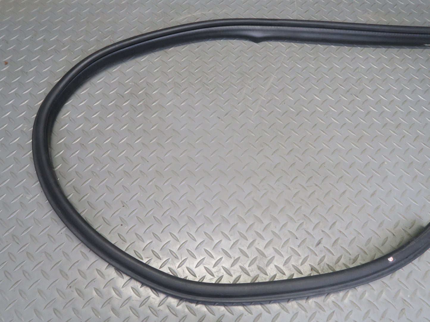 2003-2009 Hummer H2 Rear Right Pass Side Door Weatherstrip Rubber Seal Gasket