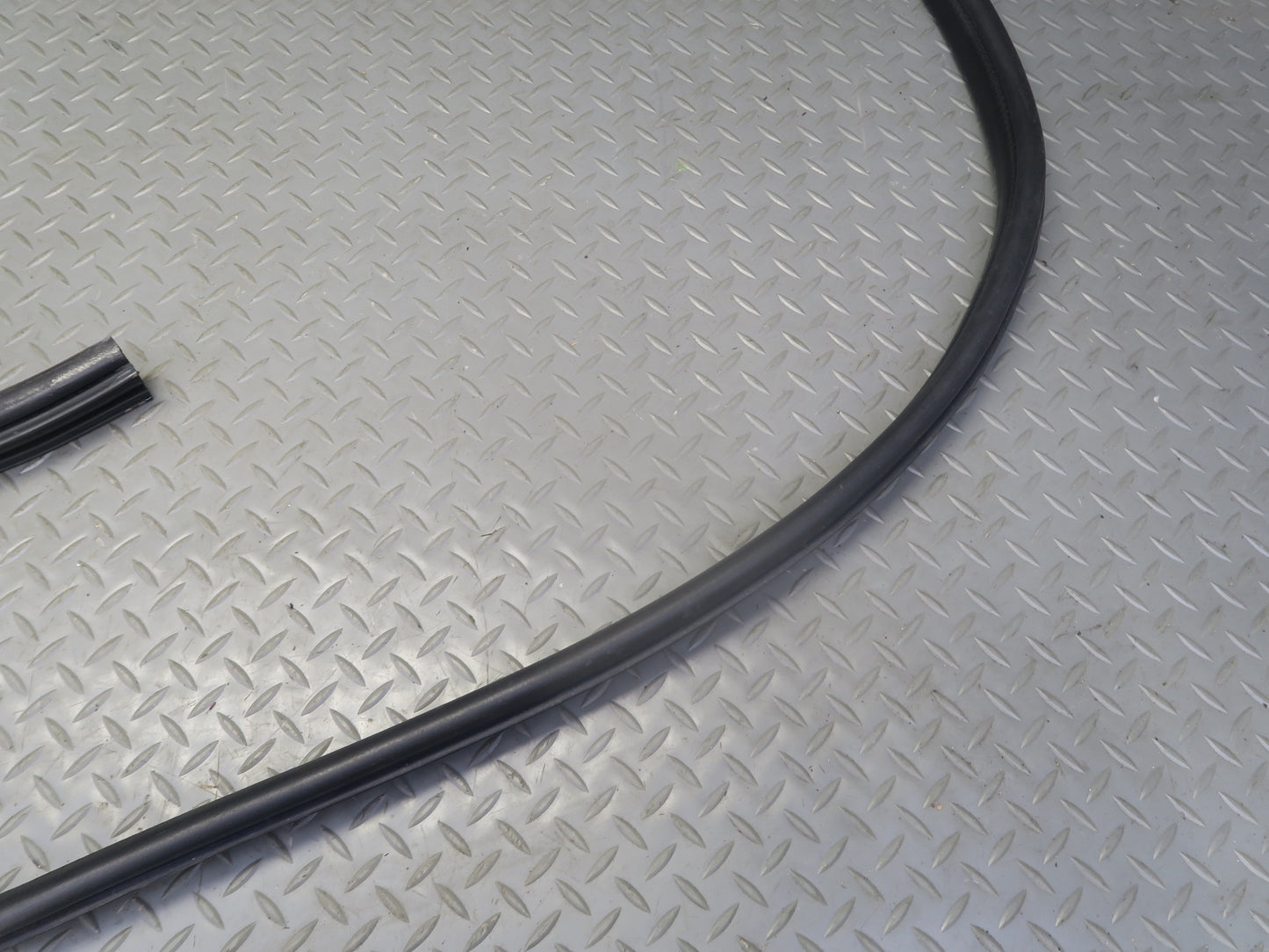 2003-2009 Hummer H2 Rear Right Pass Side Door Weatherstrip Rubber Seal Gasket