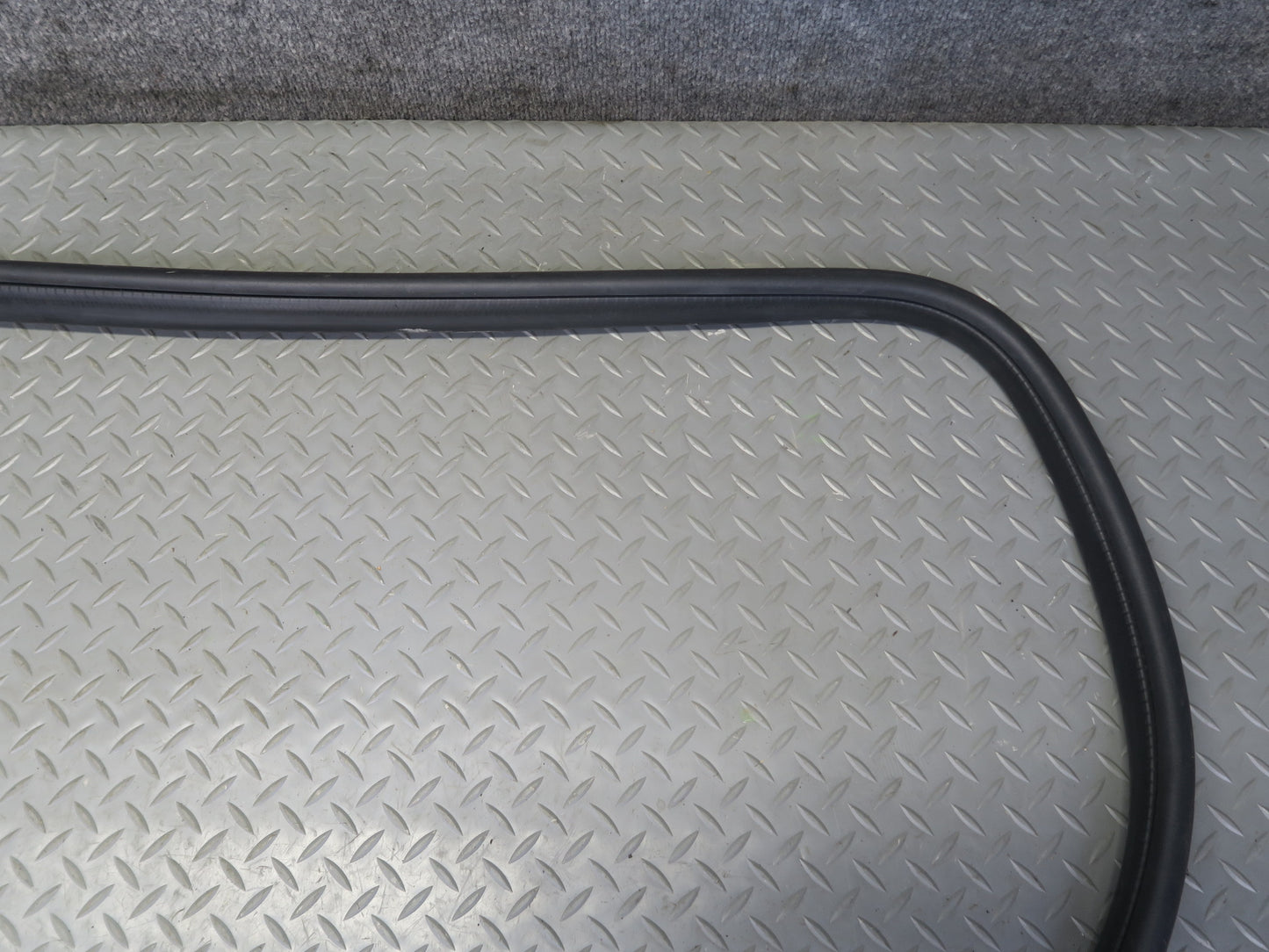 2003-2009 Hummer H2 Rear Right Pass Side Door Weatherstrip Rubber Seal Gasket