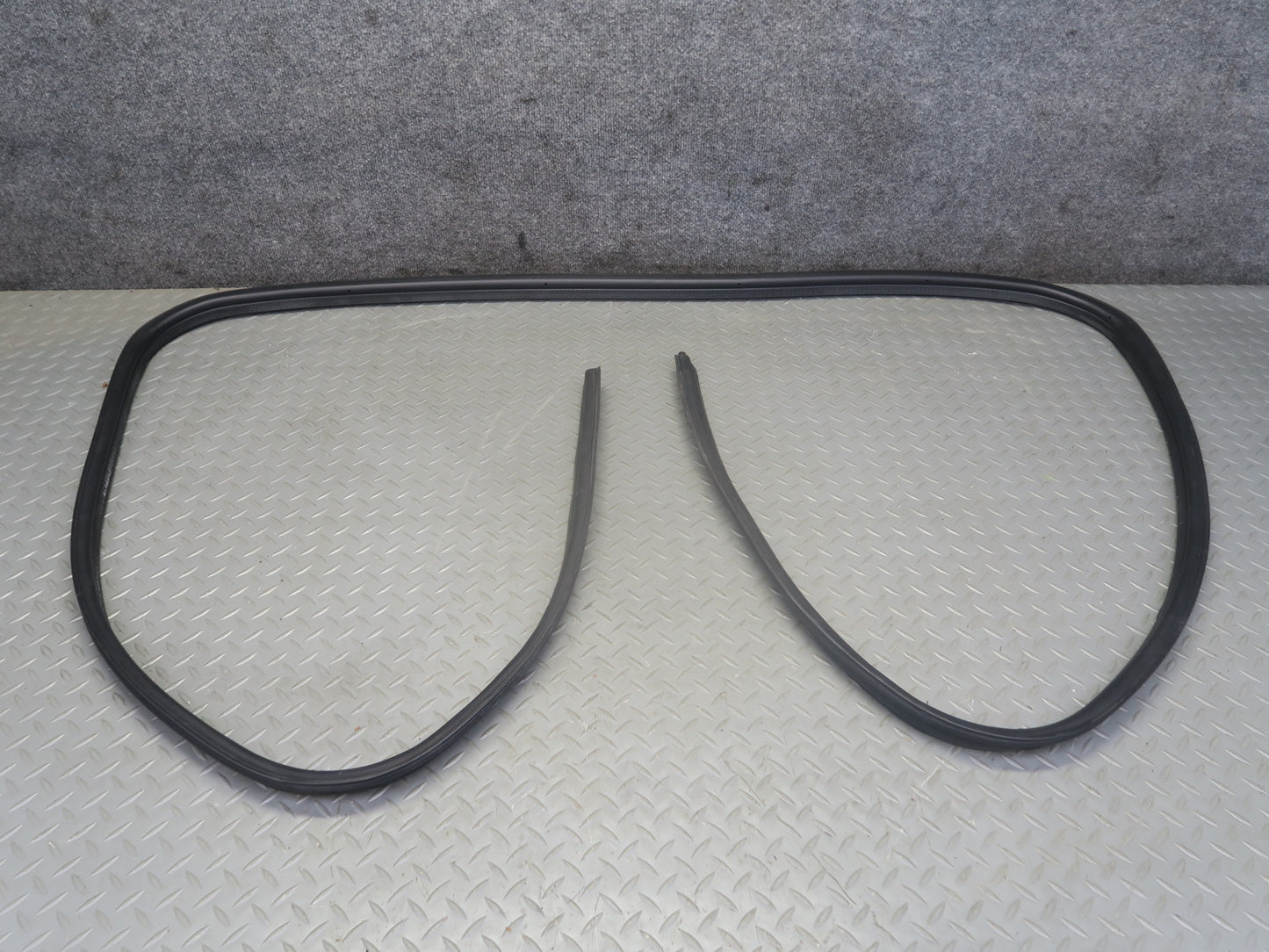 2003-2009 Hummer H2 Rear Trunk Tailgate Lift Gate Weather Strip Rubber Seal