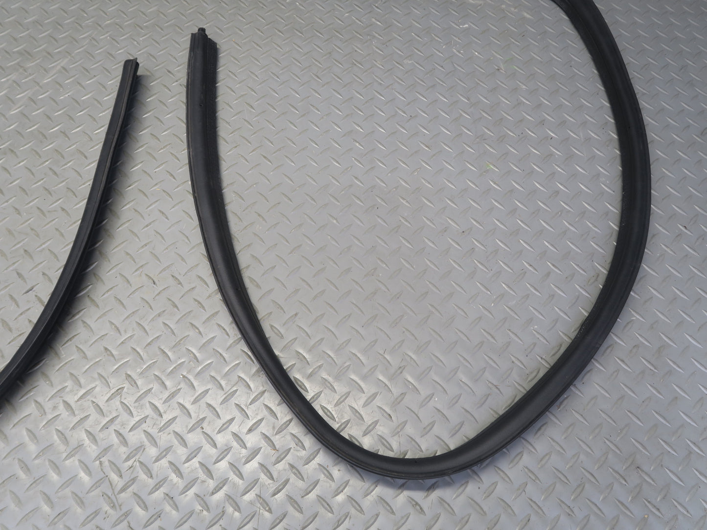 2003-2009 Hummer H2 Rear Trunk Tailgate Lift Gate Weather Strip Rubber Seal