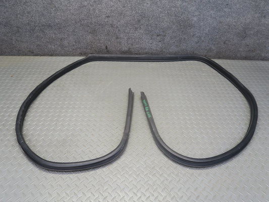 2003-2009 Hummer H2 Front Right Pass Side Door Weatherstrip Rubber Seal Gasket