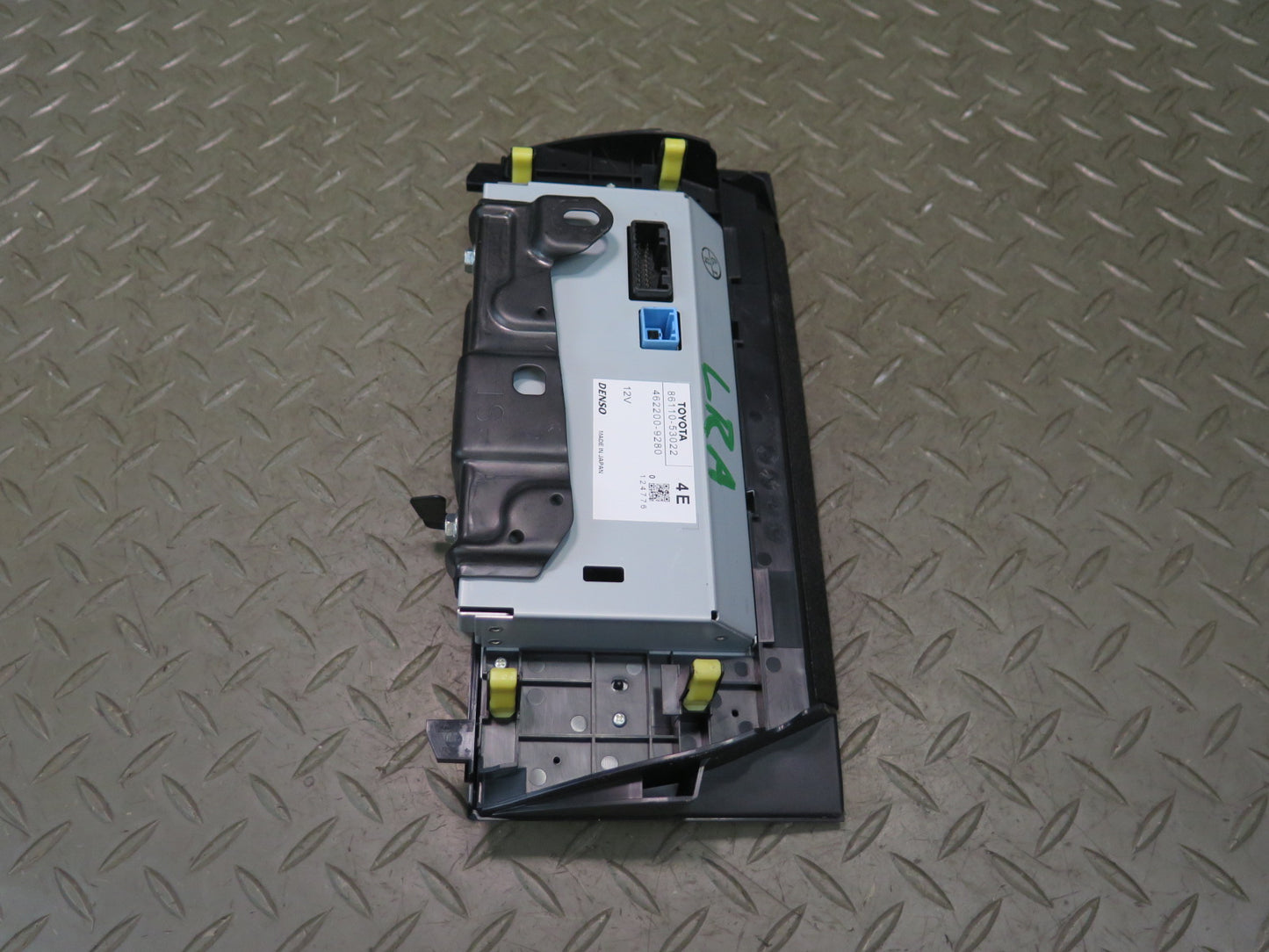 15-17 Lexus GSC16L RC350 RC300 Navigation Display Screen 86110-53022 OEM