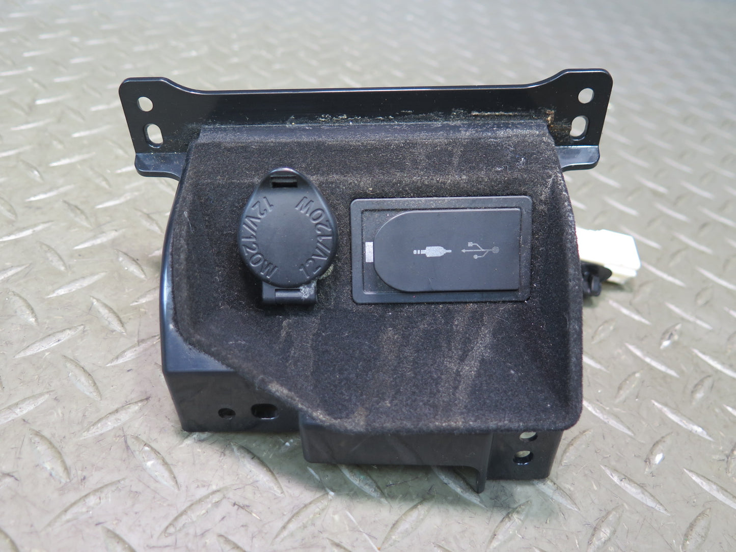 15-17 Lexus GSC16L RC300 Center Console USB Port AUX Jack Media Hub w Trim OEM