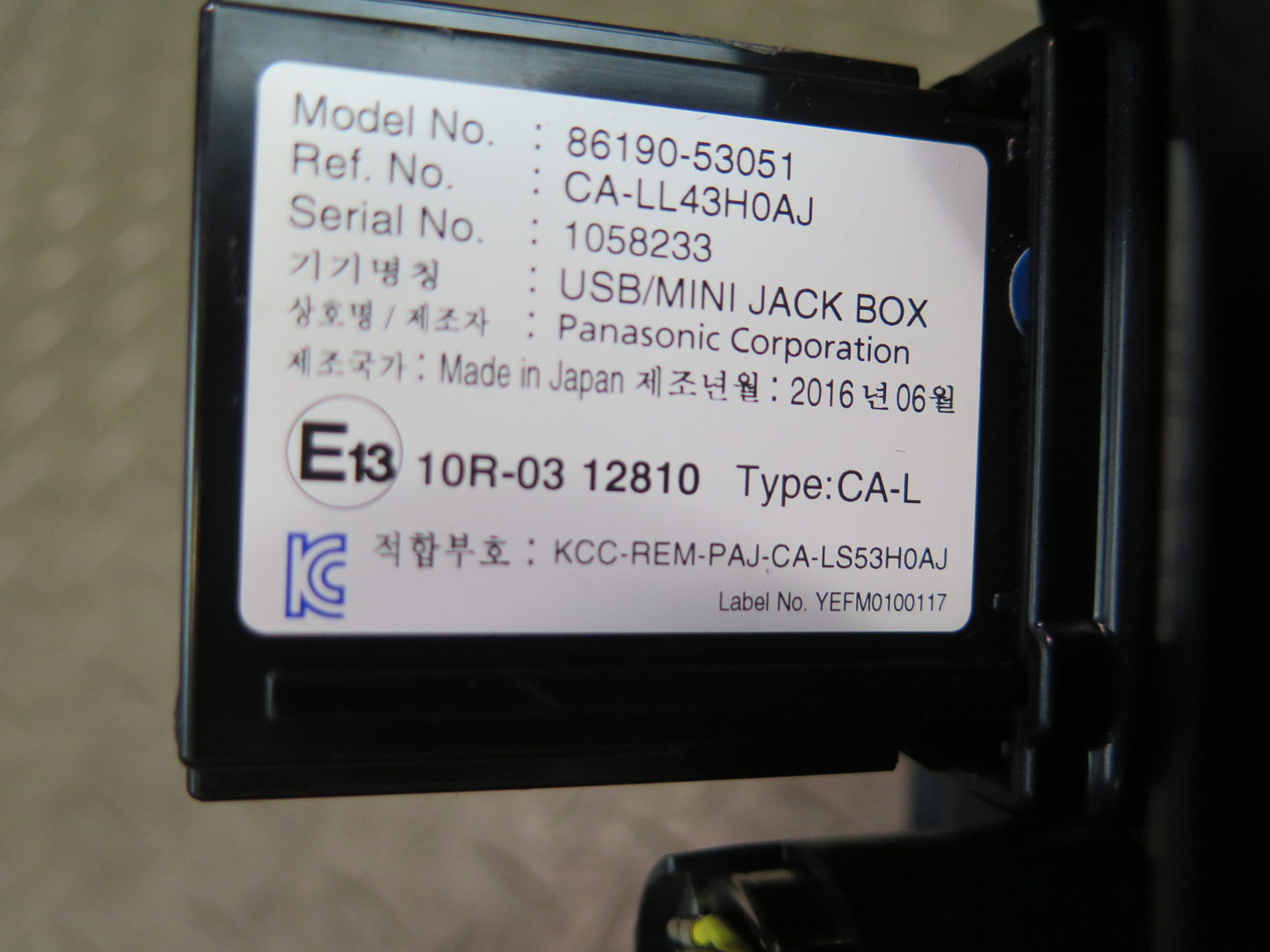 15-17 Lexus GSC16L RC300 Center Console USB Port AUX Jack Media Hub w Trim OEM