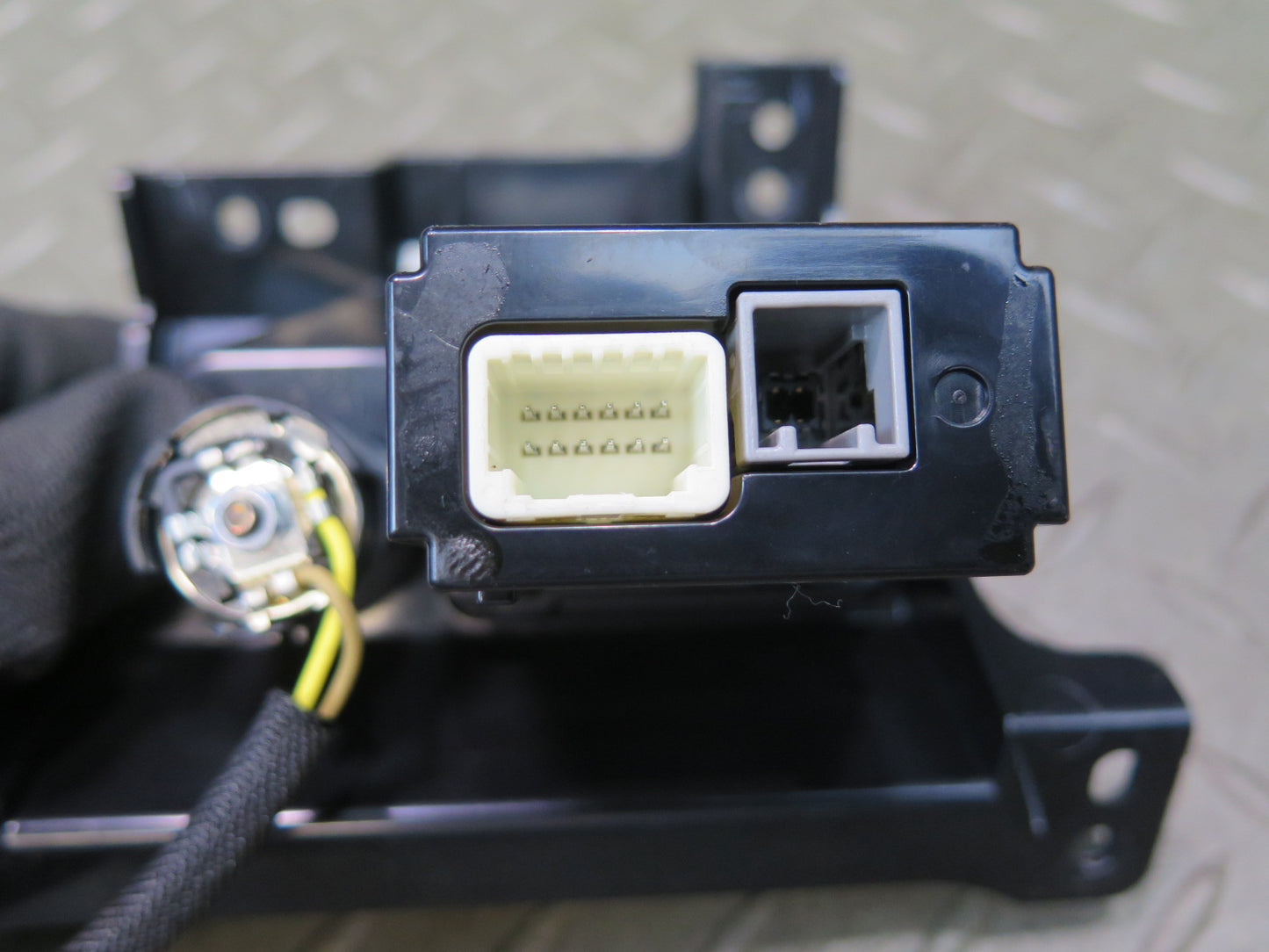 15-17 Lexus GSC16L RC300 Center Console USB Port AUX Jack Media Hub w Trim OEM