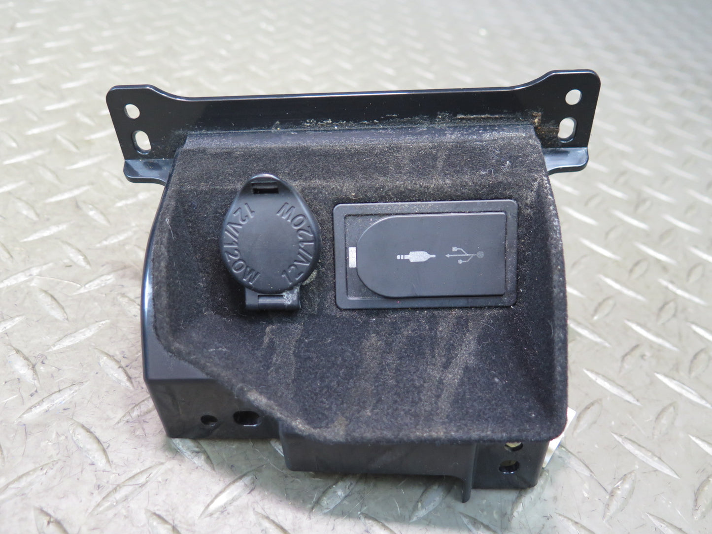 15-17 Lexus GSC16L RC300 Center Console USB Port AUX Jack Media Hub w Trim OEM
