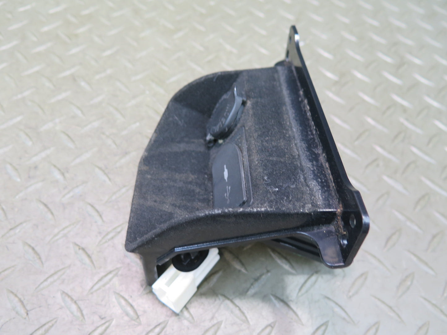 15-17 Lexus GSC16L RC300 Center Console USB Port AUX Jack Media Hub w Trim OEM